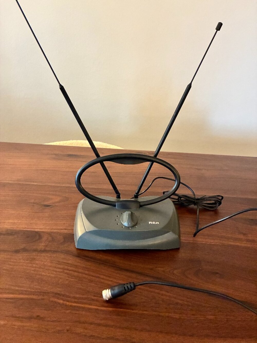 RCA ANT121 Amplified Indoor VHF/UHF TV Antenna Rabbit Ears